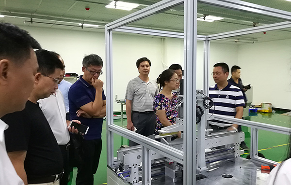 廣西桂平市市委書記鐘暢姿、副市長蒙星強一行蒞臨深科特參觀指導